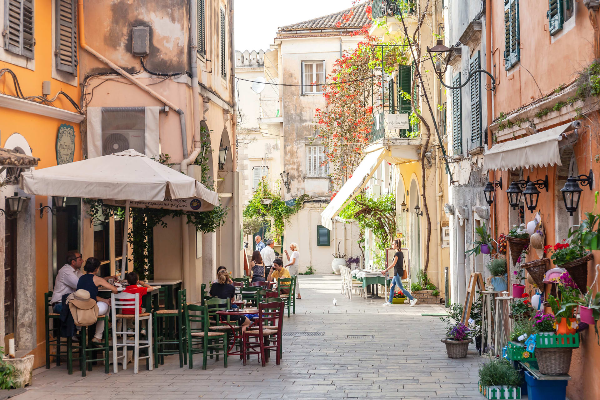 Villas near restaurants and shops